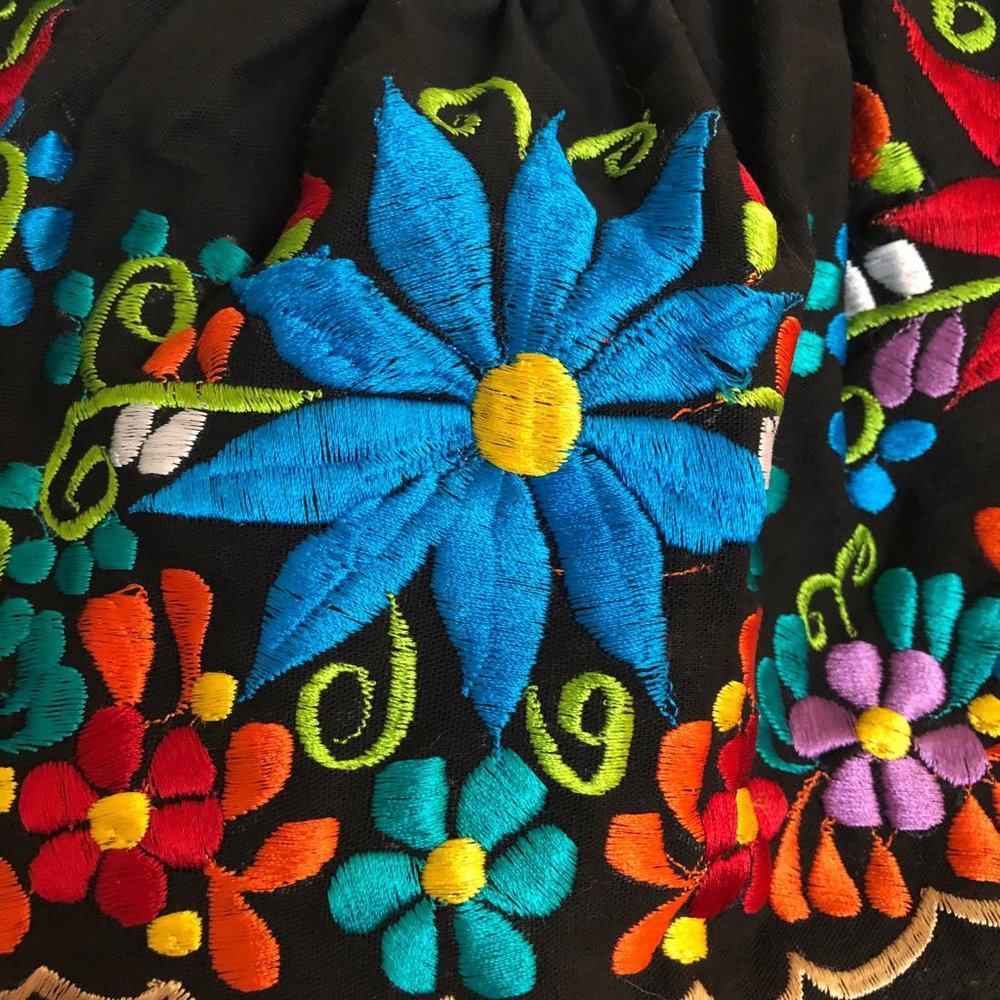 Beautiful, authentic, traditional Mexican dress - Picture 2 of 3